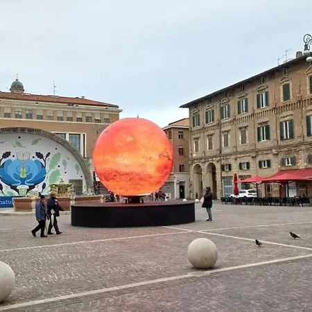Il Nido Di Silvia A Due Passi Dal Teatro Rossini Πέζαρο